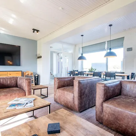 Steger-hues Lounge *